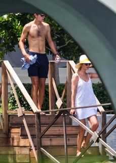 Ivanka Trump feet photo thumbnail