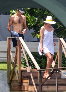 Ivanka Trump feet photo thumbnail