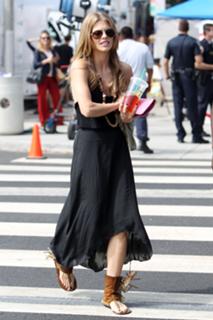 AnnaLynne McCord feet photo thumbnail
