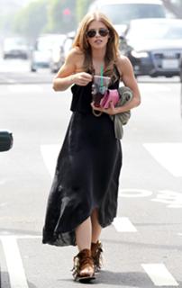 AnnaLynne McCord feet photo thumbnail