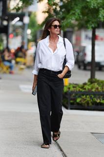 Cindy Crawford feet photo thumbnail