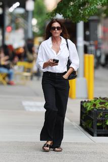 Cindy Crawford feet photo thumbnail