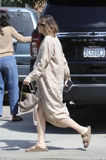 Mandy Moore feet photo thumbnail