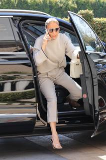 Jennifer Lopez feet photo thumbnail