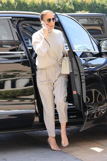 Jennifer Lopez feet photo thumbnail