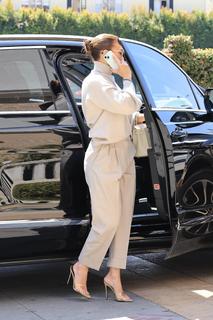 Jennifer Lopez feet photo thumbnail