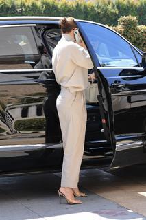 Jennifer Lopez feet photo thumbnail