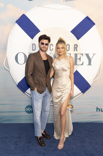 Kelsea Ballerini feet photo thumbnail