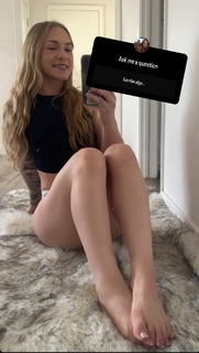 Kay Hansen feet photo thumbnail