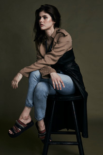 Alexandra Daddario feet photo thumbnail