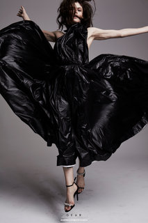 Alexandra Daddario feet photo thumbnail