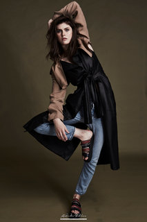Alexandra Daddario feet photo thumbnail