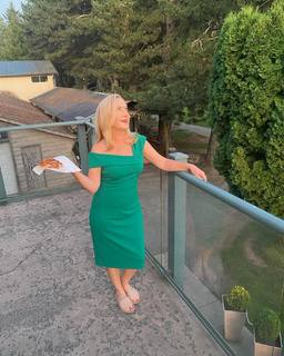Angela Kinsey feet photo thumbnail