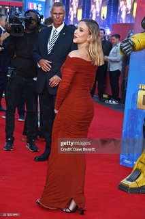 Scarlett Johansson feet photo thumbnail