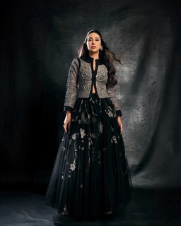 Karisma Kapoor feet photo thumbnail