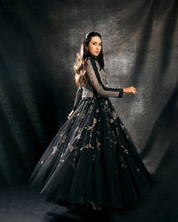 Karisma Kapoor feet photo thumbnail