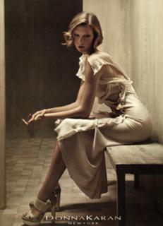 Karlie Kloss feet photo thumbnail