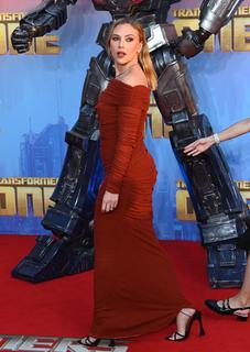 Scarlett Johansson feet photo thumbnail