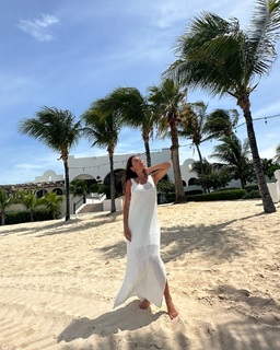 Carolina Ardohain feet photo thumbnail