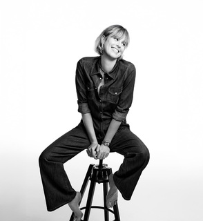 Federica Pellegrini feet photo thumbnail