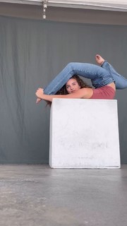 Sofie Dossi feet photo thumbnail