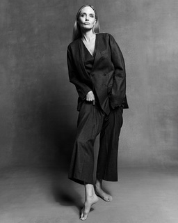 Angelina Jolie feet photo thumbnail
