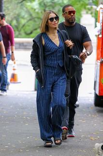 Jessica Biel feet photo thumbnail