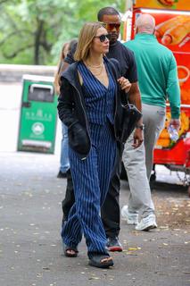 Jessica Biel feet photo thumbnail
