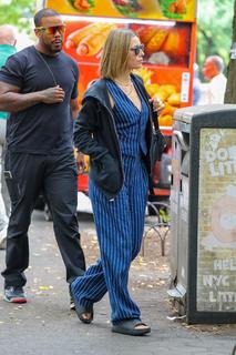 Jessica Biel feet photo thumbnail