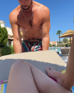 Federica Pellegrini feet photo thumbnail