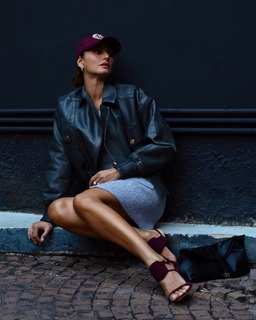 Anna Safroncik feet photo thumbnail