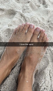 Scarlet Vas feet photo thumbnail