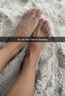 Scarlet Vas feet photo thumbnail