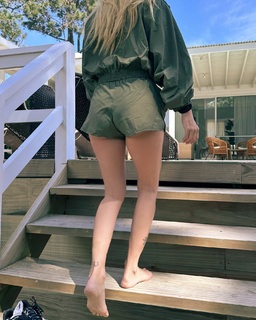 Nicole Neumann feet photo thumbnail