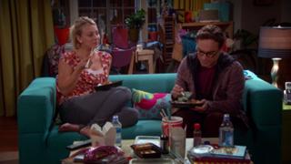 Kaley Cuoco feet photo thumbnail