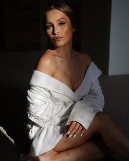 Carla Diaz feet photo thumbnail