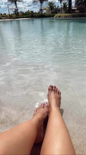 Carla Diaz feet photo thumbnail