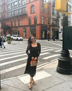 Anushka Sen feet photo thumbnail