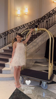 Larissa Manoela feet photo thumbnail