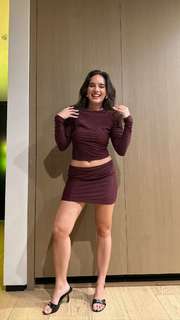 Natalie Noel Mariduena feet photo thumbnail