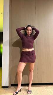 Natalie Noel Mariduena feet photo thumbnail