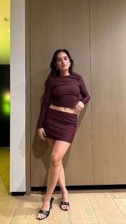 Natalie Noel Mariduena feet photo thumbnail