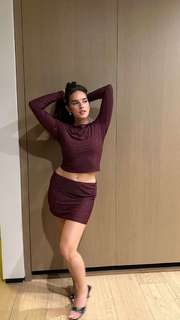 Natalie Noel Mariduena feet photo thumbnail