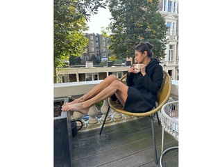 Mouni Roy feet photo thumbnail