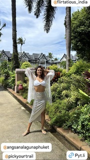 Shriya Saran feet photo thumbnail