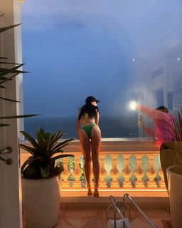 Katy Perry feet photo thumbnail