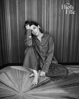 Jodie Whittaker feet photo 1