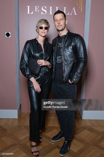 Federica Pellegrini feet photo thumbnail