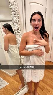 Natalie Noel Mariduena feet photo thumbnail