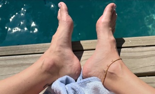 Nicole Neumann feet photo thumbnail